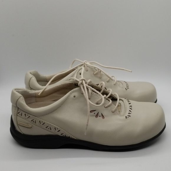 P.w. Minor Lexi Comfort Shoes Women's size 6 2W - Picture 1 of 7
